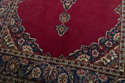 Close-up detail of 1930s Kashan rug from Iran / Persia showing Cotton weave