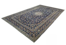 Corner detail of 1970s Kashan rug showing border pattern and Wool pile