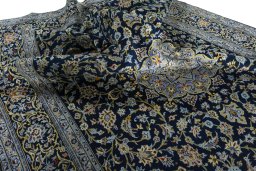 Surface texture of 2000s Kashan rug with natural Wool and intricate pattern