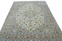 Surface texture of 2000s Kashan rug with natural Wool and intricate pattern