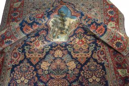 Surface texture of 1930s Kashan rug with natural Wool and intricate pattern