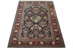 Surface texture of 1930s Kashan rug with natural Wool and intricate pattern