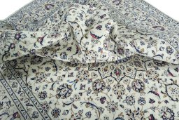 Surface texture of 2000s Kashan rug with natural Wool and intricate pattern