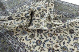 Surface texture of 2000s Kashan rug with natural Wool and intricate pattern