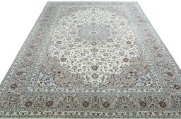 Surface texture of 2000s Kashan rug with natural Wool and intricate pattern
