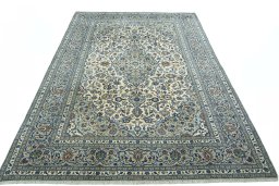 Surface texture of 2000s Kashan rug with natural Wool and intricate pattern