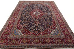 Surface texture of 2000s Kashan rug with natural Wool and intricate pattern
