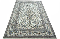 Surface texture of 2000s Kashan rug with natural Wool and intricate pattern