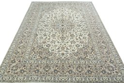 Surface texture of 2000s Kashan rug with natural Wool and intricate pattern