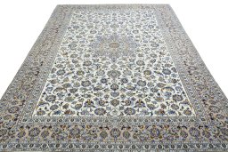 Surface texture of 2000s Kashan rug with natural Wool and intricate pattern