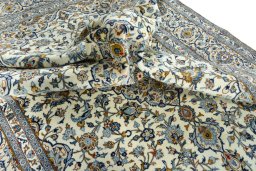 Surface texture of 2000s Kashan rug with natural Wool and intricate pattern