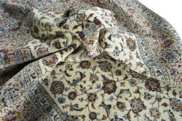 Surface texture of 2000s Kashan rug with natural Wool and intricate pattern