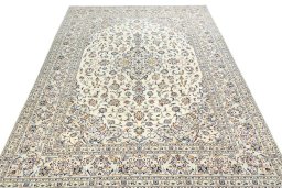 Surface texture of 2000s Kashan rug with natural Wool and intricate pattern