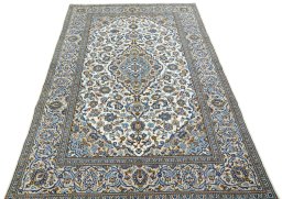Surface texture of 2000s Kashan rug with natural Wool and intricate pattern