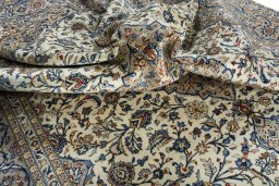 Surface texture of 2000s Kashan rug with natural Wool and intricate pattern