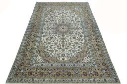 Surface texture of 2000s Kashan rug with natural Wool and intricate pattern
