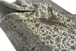 Surface texture of 2000s Kashan rug with natural Wool and intricate pattern