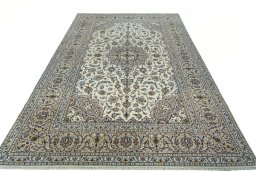 Surface texture of 2000s Kashan rug with natural Wool and intricate pattern