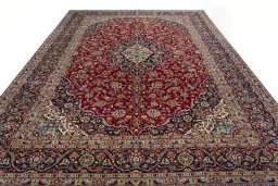 Surface texture of 2000s Kashan rug with natural Wool and intricate pattern