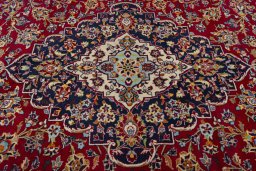 Central medallion detail of 2000s Kashan rug from Iran / Persia