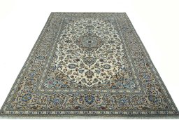 Surface texture of 2000s Kashan rug with natural Wool and intricate pattern