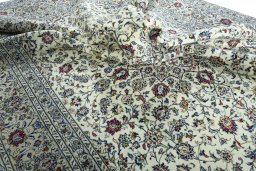 Surface texture of 2000s Kashan rug with natural Wool and intricate pattern