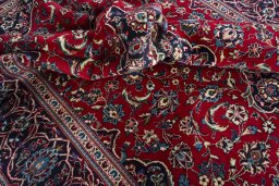 Surface texture of 2000s Kashan rug with natural Wool and intricate pattern