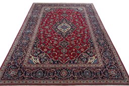 Surface texture of 2000s Kashan rug with natural Wool and intricate pattern