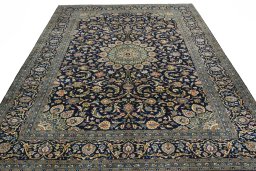 Surface texture of 2000s Kashan rug with natural Wool and intricate pattern