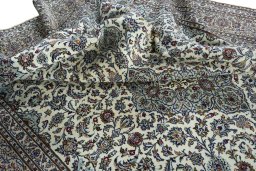 Surface texture of 2000s Kashan rug with natural Wool and intricate pattern
