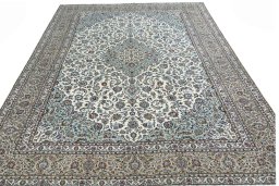 Surface texture of 2000s Kashan rug with natural Wool and intricate pattern