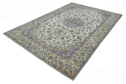 Corner detail of 1970s Kashan rug showing border pattern and Wool pile