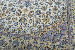 Close-up detail of 1970s Kashan rug from Iran / Persia showing Wool weave