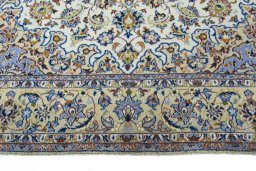 Full view of 1970s Kashan rug from Iran / Persia, 400 × 265 cm in Beige tones