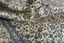 Surface texture of 2000s Kashan rug with natural Wool and intricate pattern