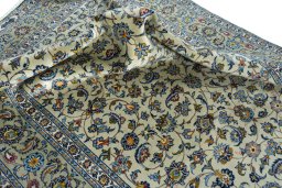 Surface texture of 2000s Kashan rug with natural Wool and intricate pattern
