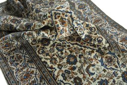 Surface texture of 2000s Kashan rug with natural Wool and intricate pattern