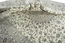 Surface texture of 2000s Kashan rug with natural Wool and intricate pattern