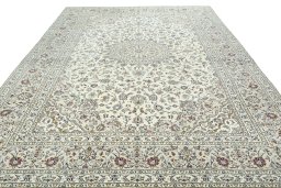 Surface texture of 2000s Kashan rug with natural Wool and intricate pattern