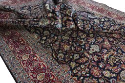 Surface texture of 2000s Kashan rug with natural Wool and intricate pattern