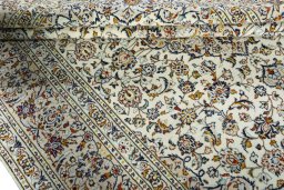 Close-up detail of 2000s Kashan rug from Iran / Persia showing Wool weave