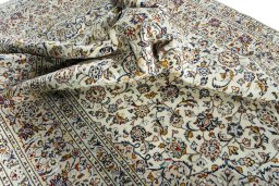 Surface texture of 2000s Kashan rug with natural Wool and intricate pattern