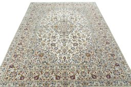 Surface texture of 2000s Kashan rug with natural Wool and intricate pattern