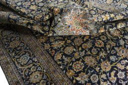 Surface texture of 2000s Kashan rug with natural Wool and intricate pattern