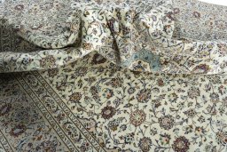 Surface texture of 2000s Kashan rug with natural Wool and intricate pattern