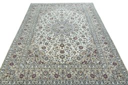 Surface texture of 2000s Kashan rug with natural Wool and intricate pattern