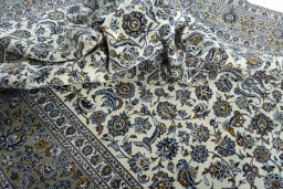 Surface texture of 2000s Kashan rug with natural Wool and intricate pattern