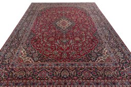 Surface texture of 1950s Kashan rug with natural Wool and intricate pattern