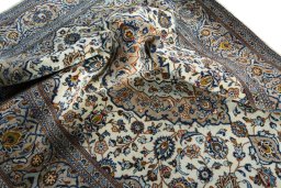Surface texture of 2000s Kashan rug with natural Wool and intricate pattern