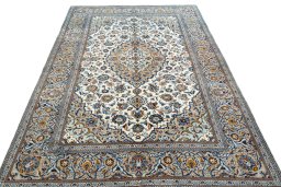 Surface texture of 2000s Kashan rug with natural Wool and intricate pattern
